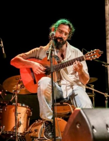 concerto dal vivo Mauro Fiocca & EtnoJazzLivetrio venerdì 21 novembre 2014 foto di Mauro Fiocca alla Chitarra